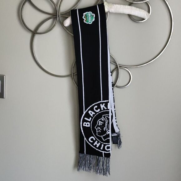 Fanatics Other - NWT Winter Classic at Notre Dame Chicago Blackhawks scarf